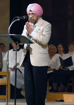 K.P. Singh, a representative of&nbsp;the Sikh&nbsp;community of Indianapolis, participates in the seventh&nbsp;annual Interfaith Thanksgiving Service on Nov.&nbsp;21, 2006, at SS. Peter and Paul Cathedral in Indianapolis. Singh will offer a spiritual reflection at this year&rsquo;s service. (File photo by Sean Gallagher) 