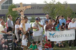 Archdiocesan Catholics pray in front of the Planned Parenthood abortion clinic in Indianapolis on Sept. 21 after a two-mile rosary procession from the kick-off prayer rally at the St. Augustine Home for the Aged Chapel. Catholics in southern Indiana and Kentucky are praying in front of the E.M.W. Women&rsquo;s Surgical Center, an abortion facility in downtown Louisville, as part of the national &ldquo;40 Days for Life&rdquo; prayer campaign from Sept. 24 through Nov. 2. (Photo by Mary Ann Wyand) 