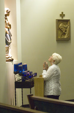 Mary Winnecke takes time after Mass to pray at Holy Redeemer Church in Evansville, Ind., in the Evansville Diocese, on Aug. 19. Winnecke&rsquo;s daughter, Natalie Fulkerson, was killed by Matthew Eric Wrinkles in 1994. Wrinkles is on death row, but Winnecke opposes the death penalty. Winnecke says that her faith has allowed her to forgive Wrinkles. Read her story of faith and forgiveness on page 9. (Photo courtesy Molly Bartels/ Evansville Courier & Press)