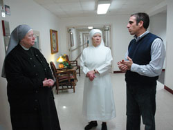 Bobby Schindler, right, talks with Little Sisters of the Poor Judith Meredith, left, and Elizabeth Kleibusch during a&nbsp;Feb. 12 visit to the St. Augustine Home for the Aged in Indianapolis. He is the younger brother of the late Terri&nbsp;Schindler Schiavo, and the director of Terri&rsquo;s Foundation, which helps families protect their relatives who have suffered brain damage. (Photo by Mary Ann Wyand)