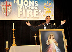 Marian of the Immaculate Conception Father Michael Gaitley asks a question on Sept. 20 during the eighth Indiana Catholic Men&rsquo;s Conference at the Indianapolis Marriott Downtown. (Photo by Sean Gallagher)