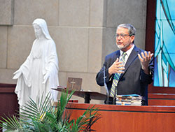 Best-selling Catholic author and speaker Scott Hahn speaks about God&rsquo;s mercy during the archdiocesan Marian Jubilee on Oct. 8 at St. Bartholomew Church in Columbus. (Photo by Sean Gallagher)