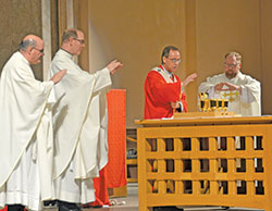 Msgr. William F. Stumpf, archdiocesan vicar general, left; Father Patrick Beidelman, executive director of the archdiocesan Secretariat for Worship and Evangelization; Archbishop Charles C. Thompson; and Father Joseph Newton, archdiocesan judicial vicar, pray the eucharistic prayer during a Mass for members of the United Catholic Appeal&rsquo;s Miter Society at SS.&nbsp;Peter and Paul Cathedral in Indianapolis on Oct. 18. (Photo by Natalie Hoefer)
