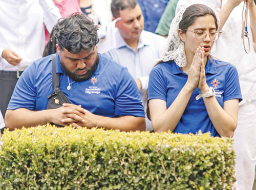 Mary Carmen Zakrajsek, a former member of Our Lady of the Most Holy Rosary Parish in Indianapolis, prays with fellow perpetual pilgrim Eduardo Gutierrez during a stop on the National Eucharistic Pilgrimage. The 2,000-mile journey along the East Coast was connected to this year&rsquo;s celebration of the 250th anniversary of the founding of the United States. (Submitted photo)